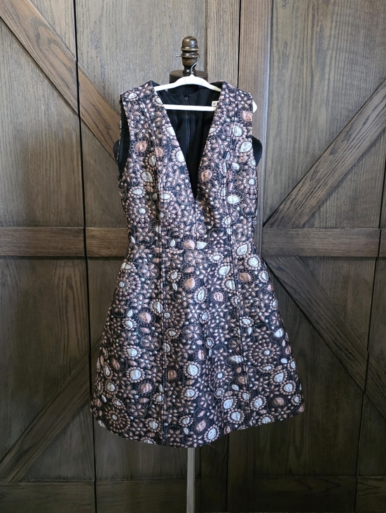 Alice + Olivia Dresses & Skirts - Alice + Olivia Black and Rose Gold Metallic Floral Jacquard Mini Dress